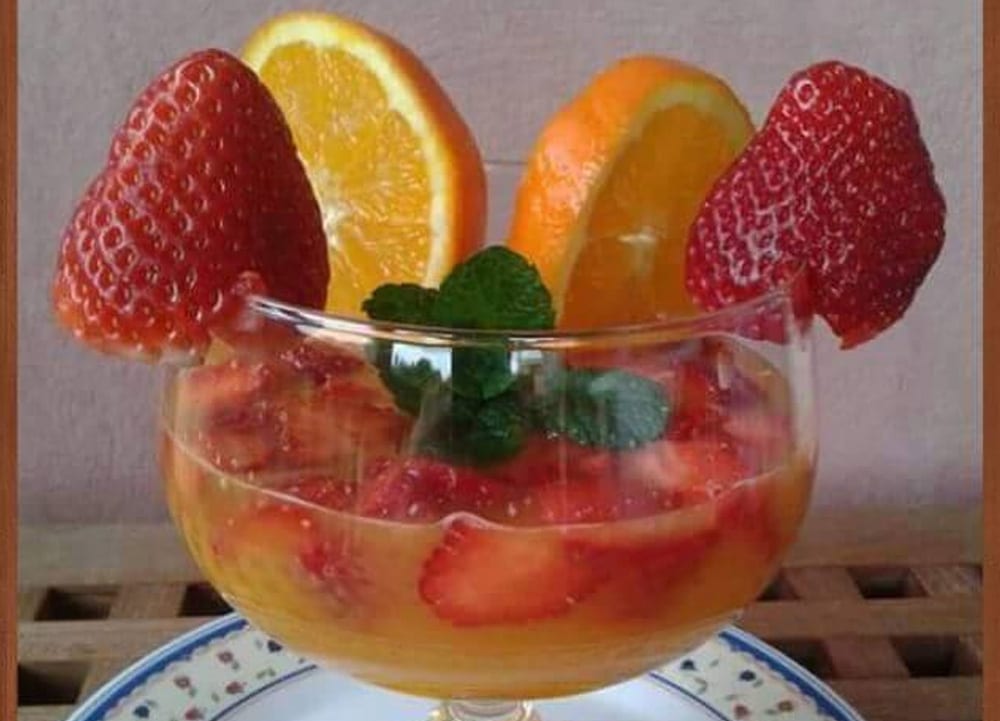 Coctel de jugo de naranja con fresas