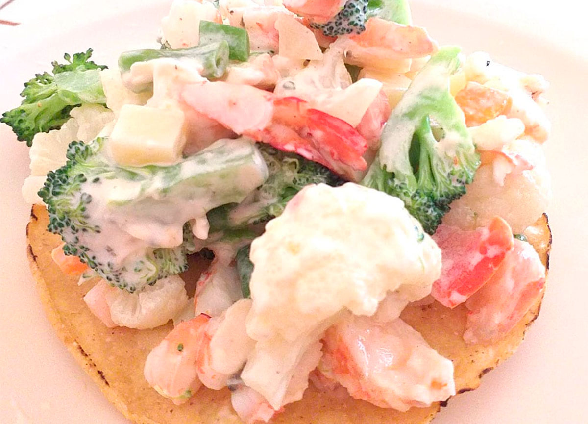 Tostadas de ensalada de camarón - Recetas Mexicanas - Comida Mexicana